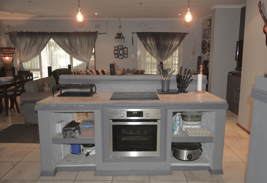 3 Bedroom Property for Sale in Sandbaai Western Cape